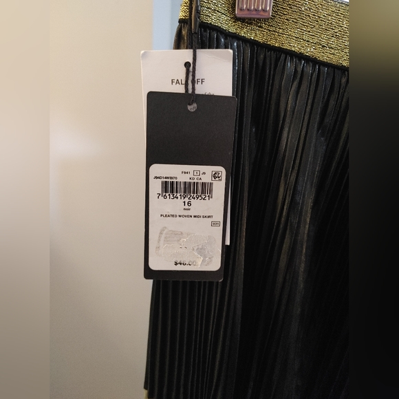 Perfect holiday NWT GUESS skirt black and gold metallic PLEATED - Picture 4 of 6